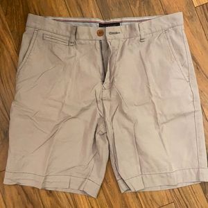Men’s Size 35 Tommy Hilfiger Shorts